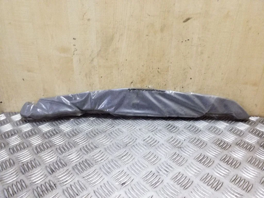 Fender foam support/seal – right