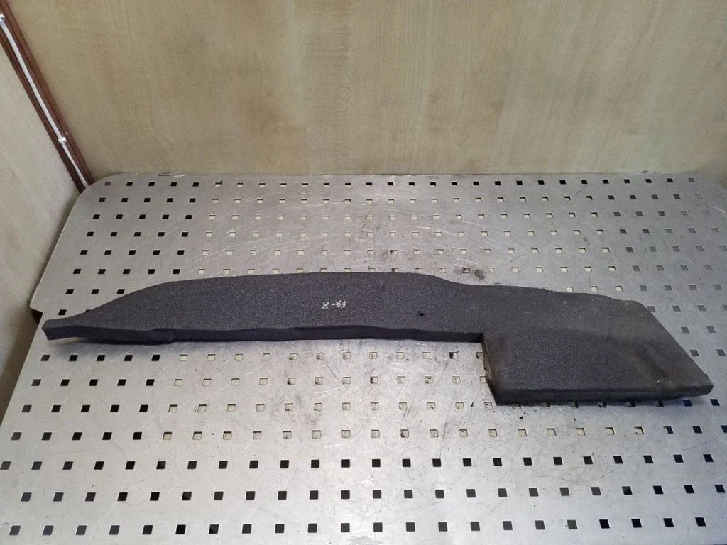Fender foam support/seal – front right