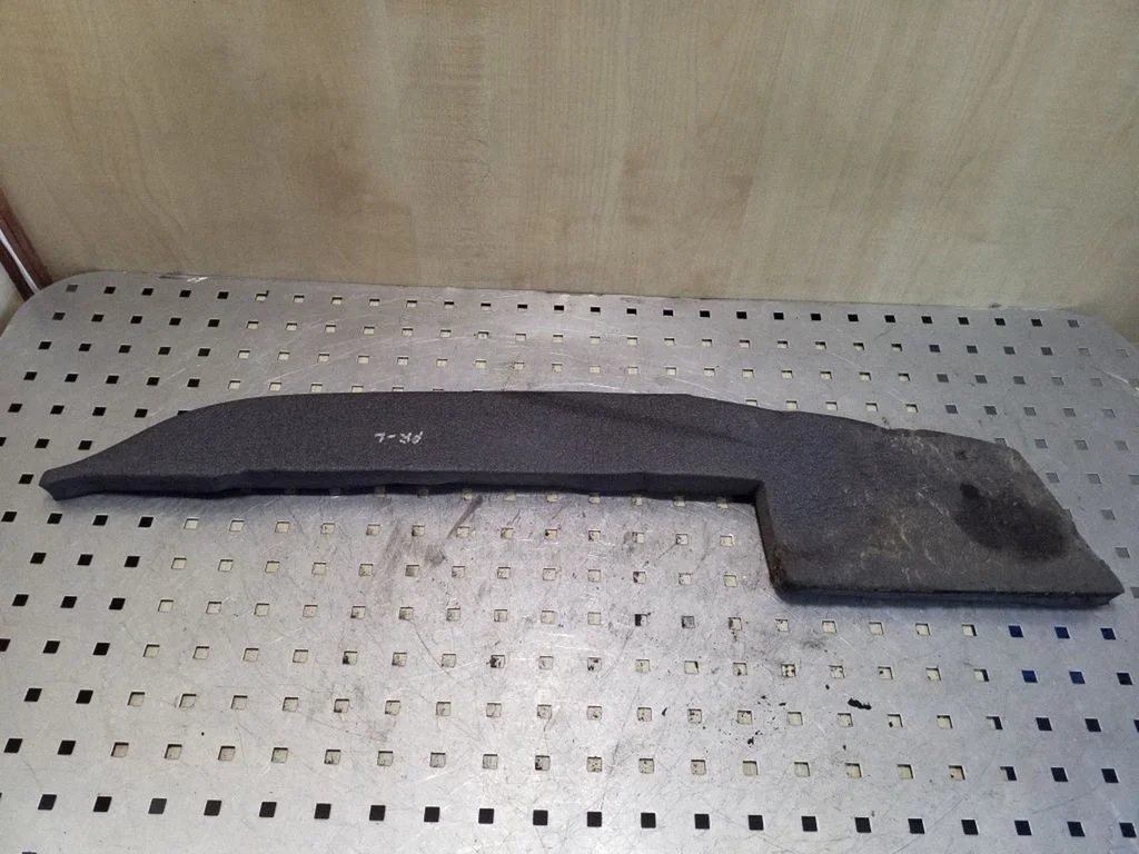 Fender foam support/seal – front left