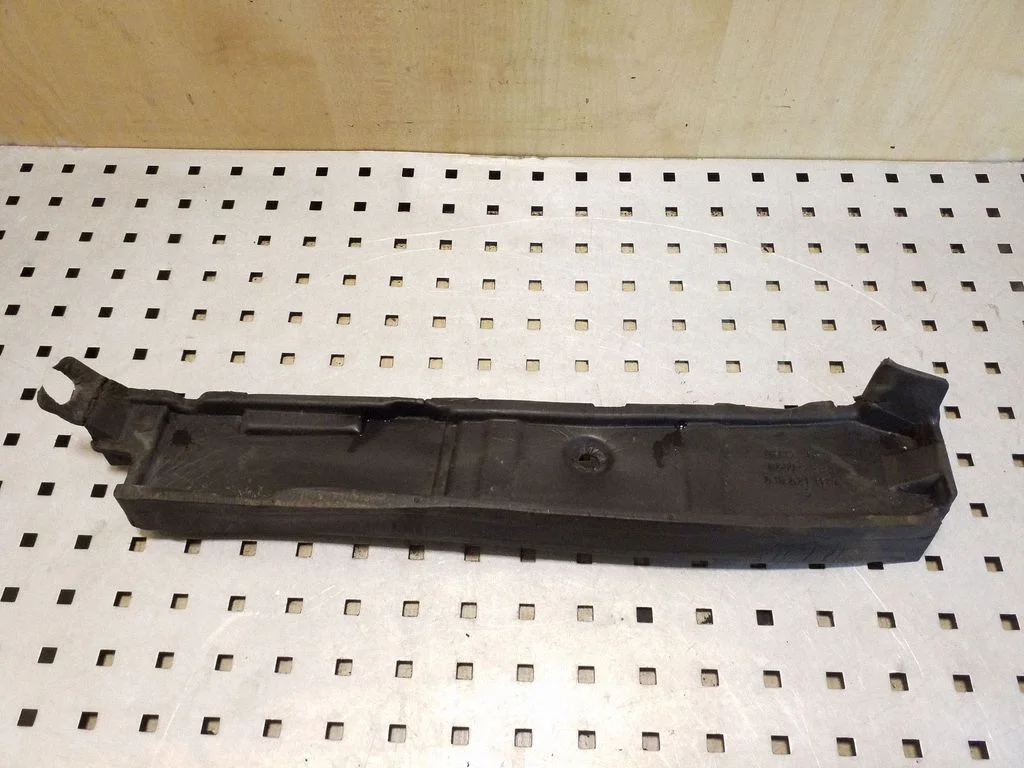 Pianka błotnika 8J0821111A