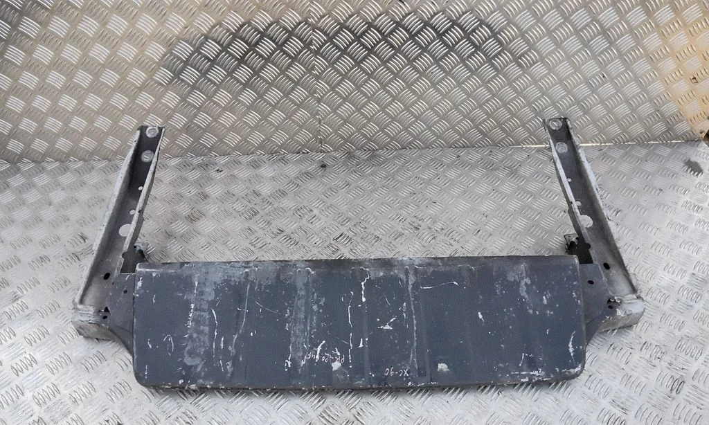 Front bumper skid plate/under tray