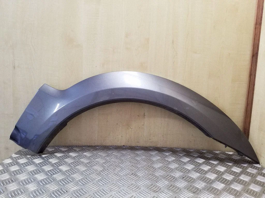 Front arch trim 877213E500