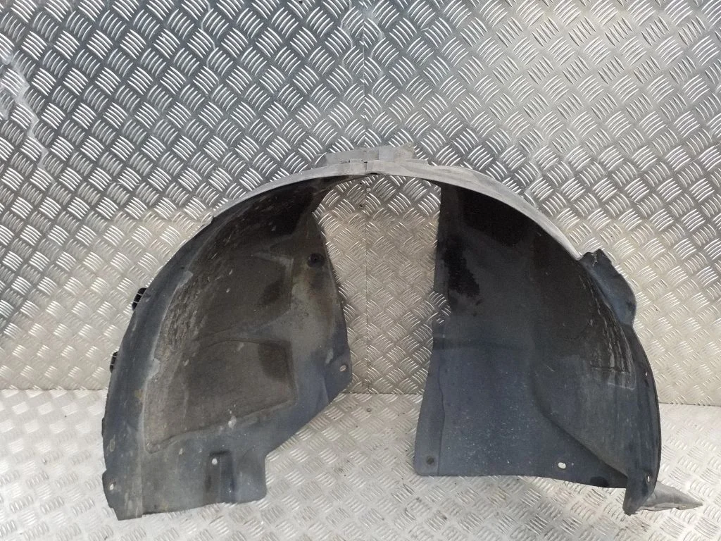 Front wheel arch liner splash guards 13301572