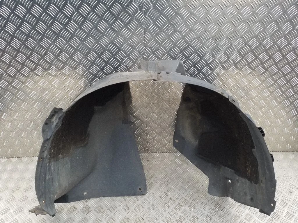 Front wheel arch liner splash guards 13301575