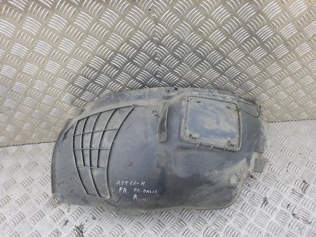 Front wheel arch liner splash guards 13125603