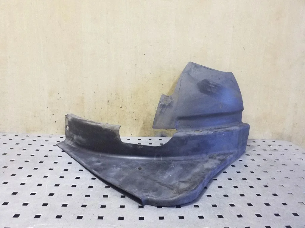 Esimene rattakoopa katteliist / porikaitse 8P0805885