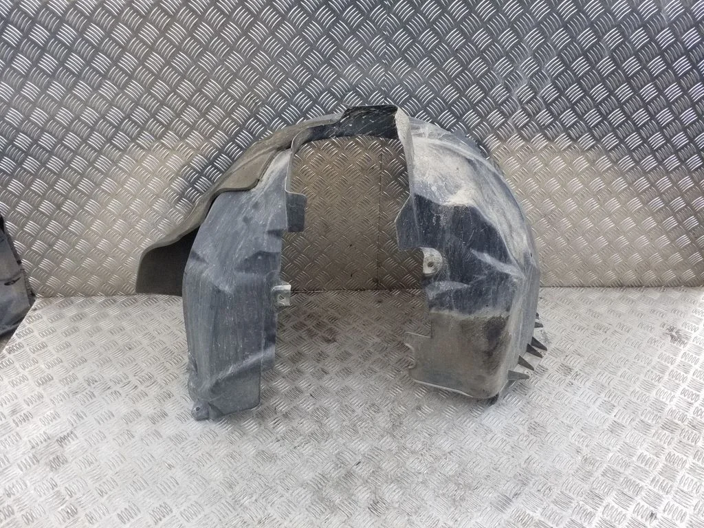 Front wheel arch liner splash guards – left