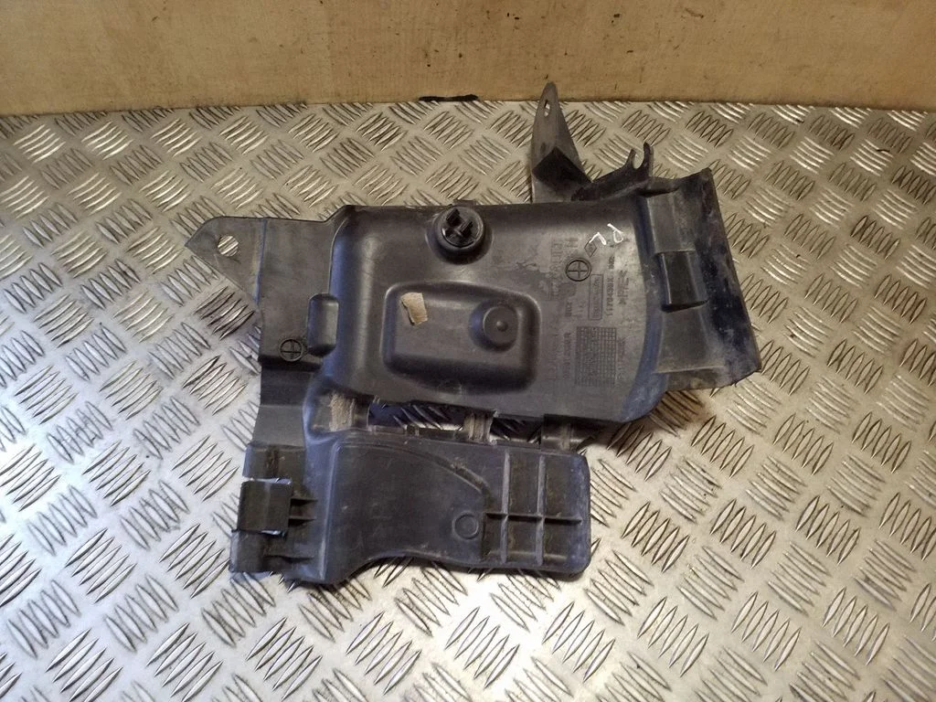 Front wheel arch liner splash guards 638312139R
