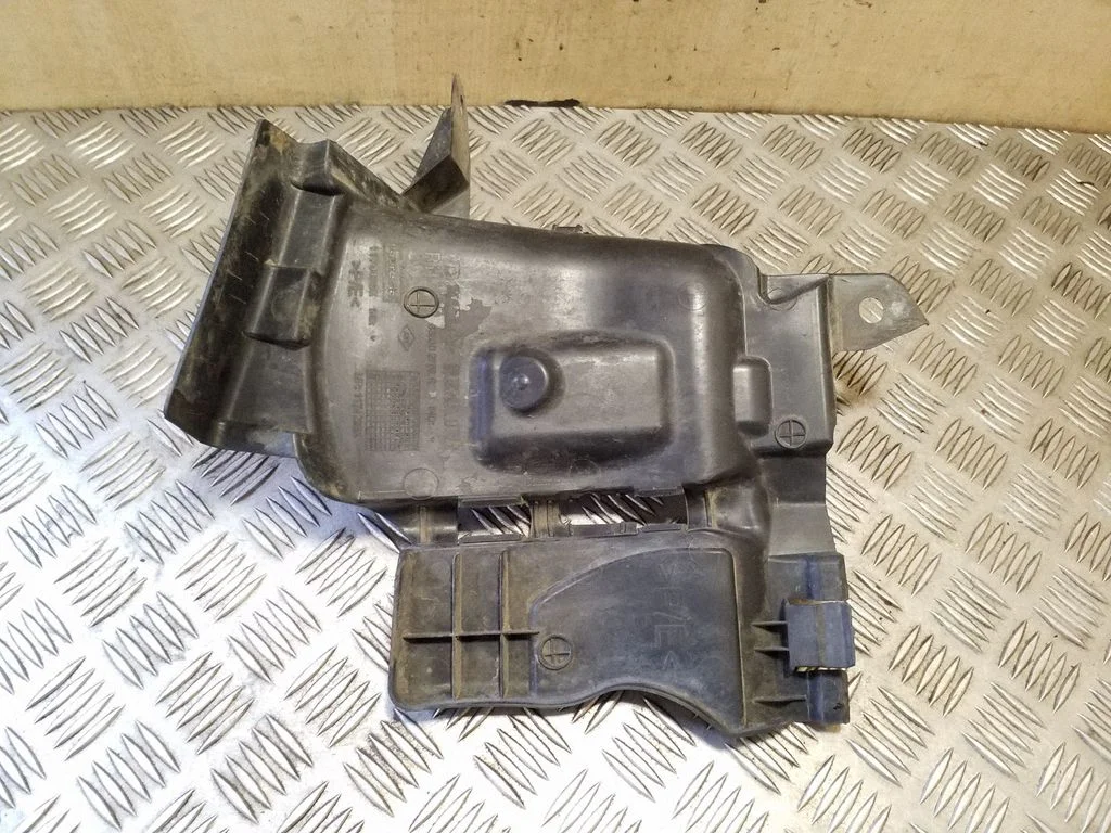 Front wheel arch liner splash guards 638302752R