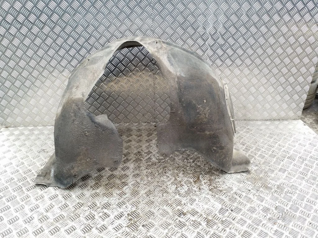 Front wheel arch liner splash guards – left