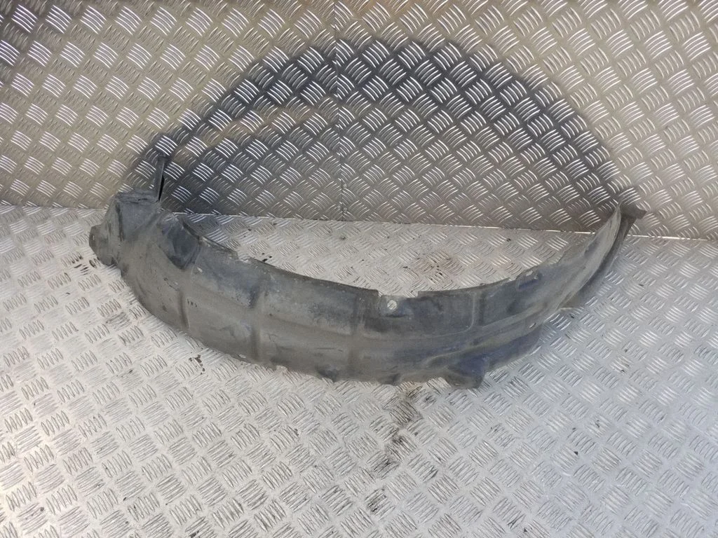 Front wheel arch liner splash guards – right