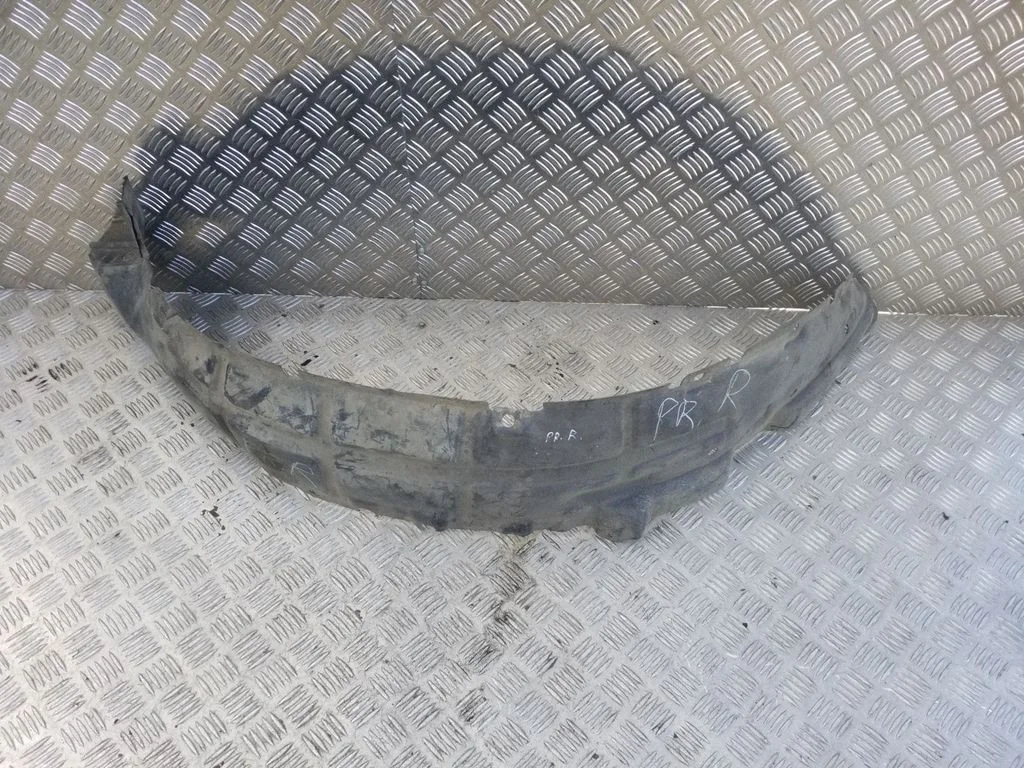 Front wheel arch liner splash guards – right