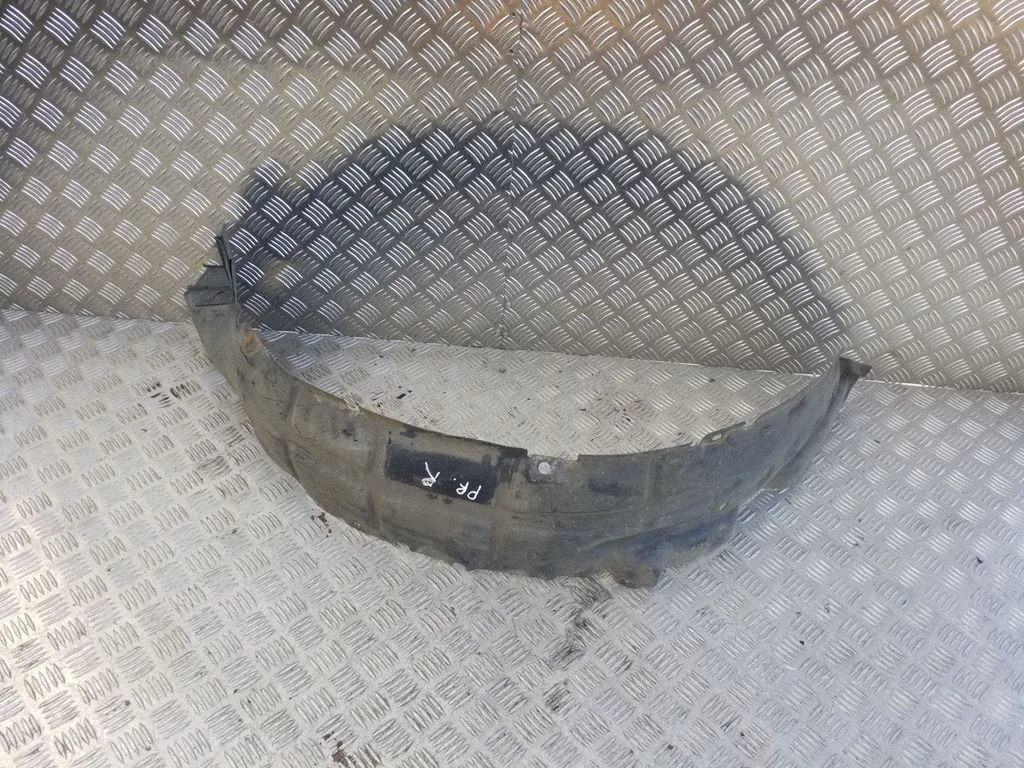 Front wheel arch liner splash guards – right