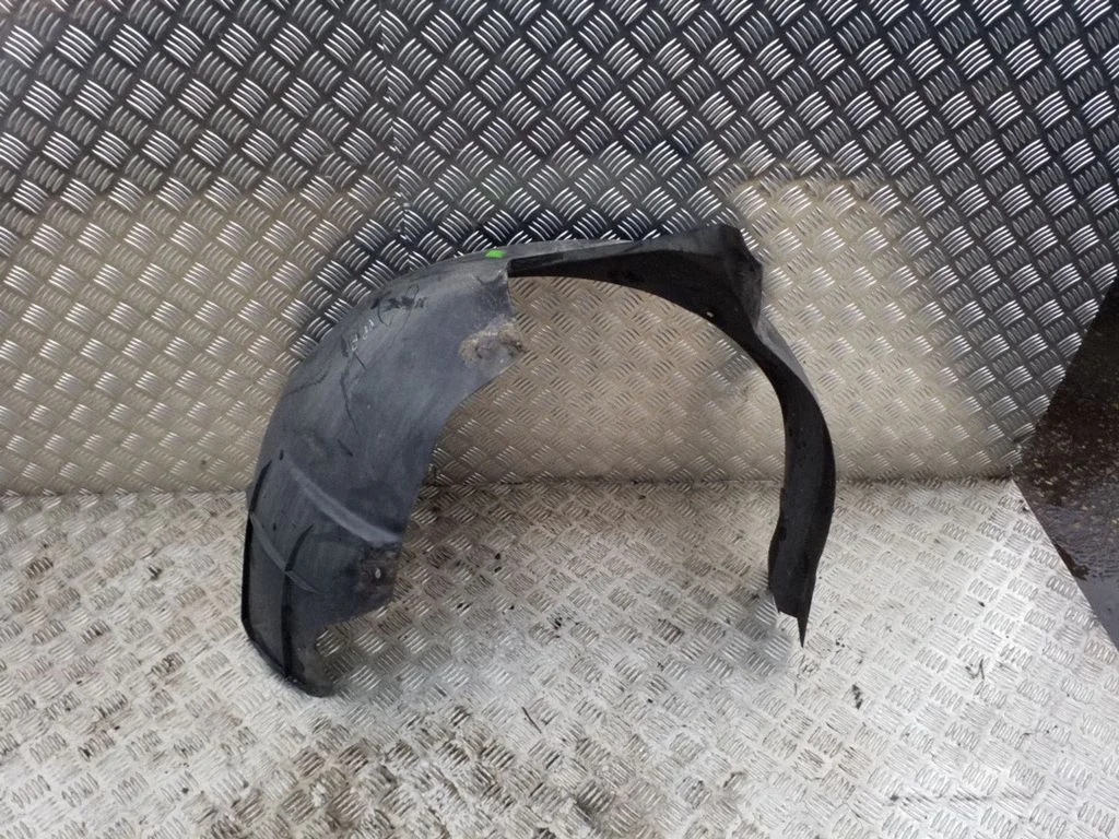 Front wheel arch liner splash guards – right