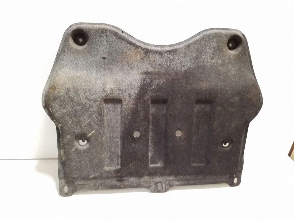 Engine splash shield/under tray CV616E049AB