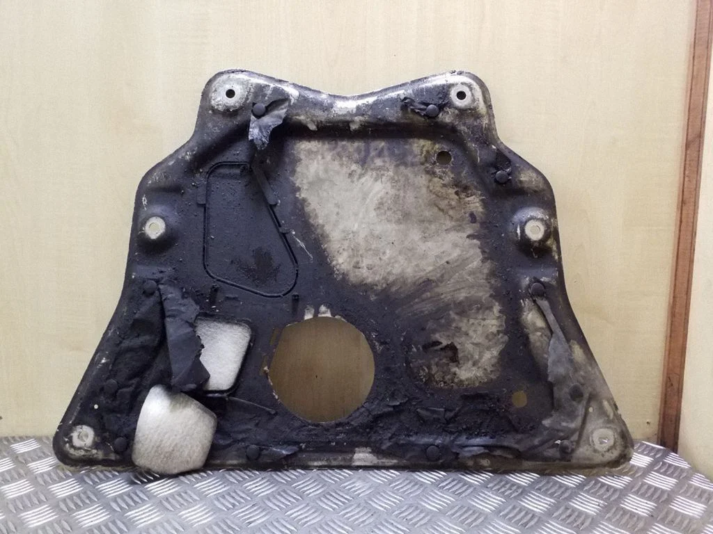 Engine splash shield/under tray 6773000