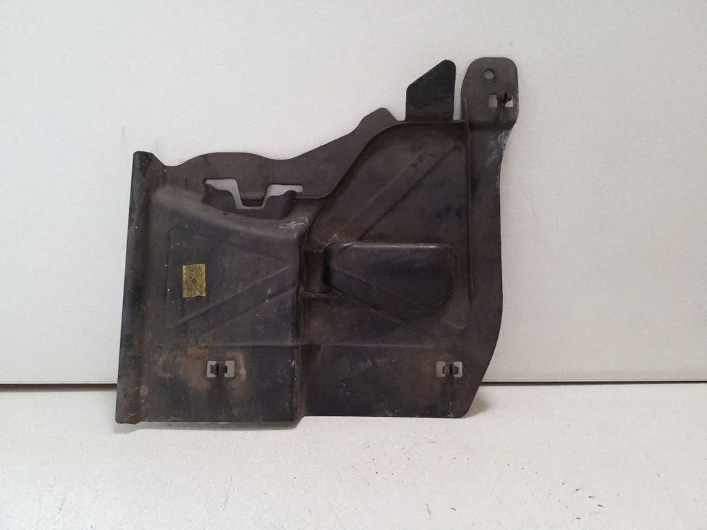 Center/middle under tray cover 5Q0825271A