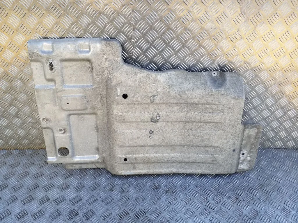 Center/middle under tray cover AW93113B45AD