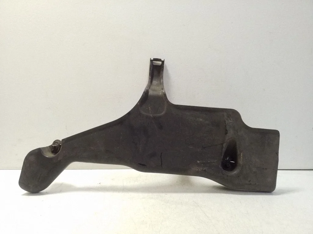 Center/middle under tray cover 5WA501713