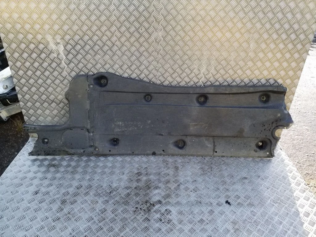 Center/middle under tray cover 5QF825201