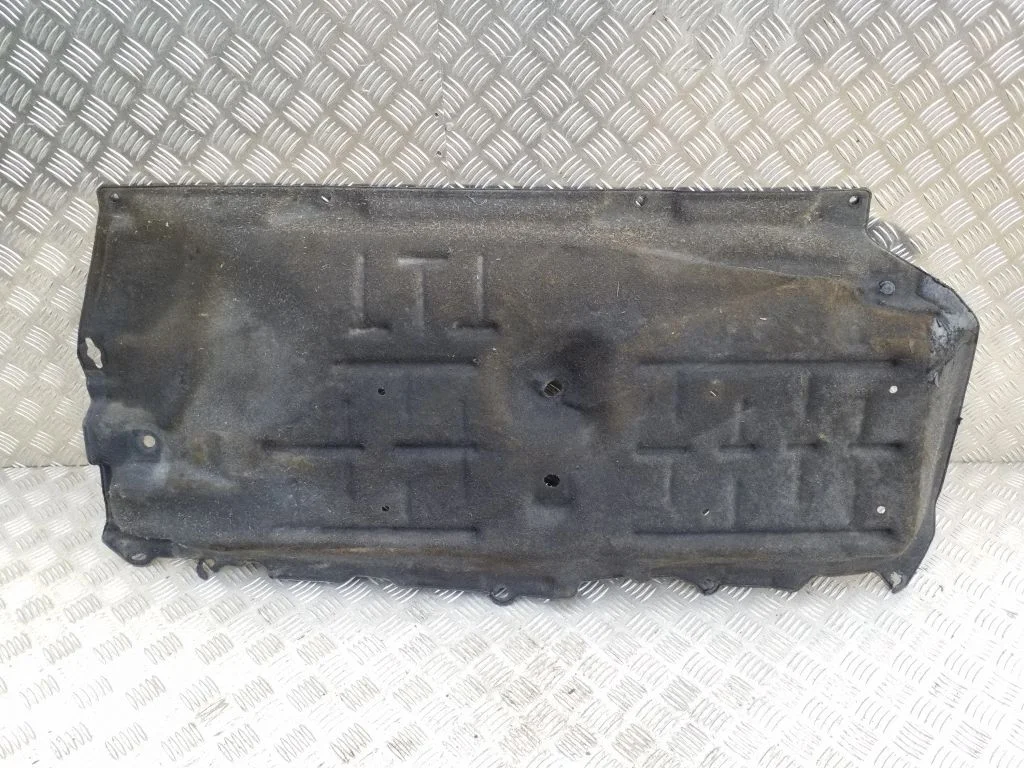 Center/middle under tray cover 748156UA0A