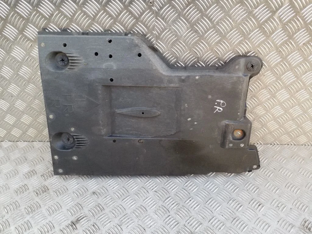 Center/middle under tray cover
