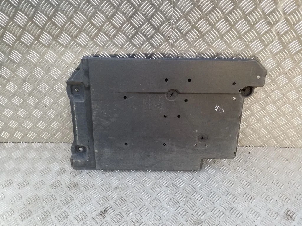 Center/middle under tray cover