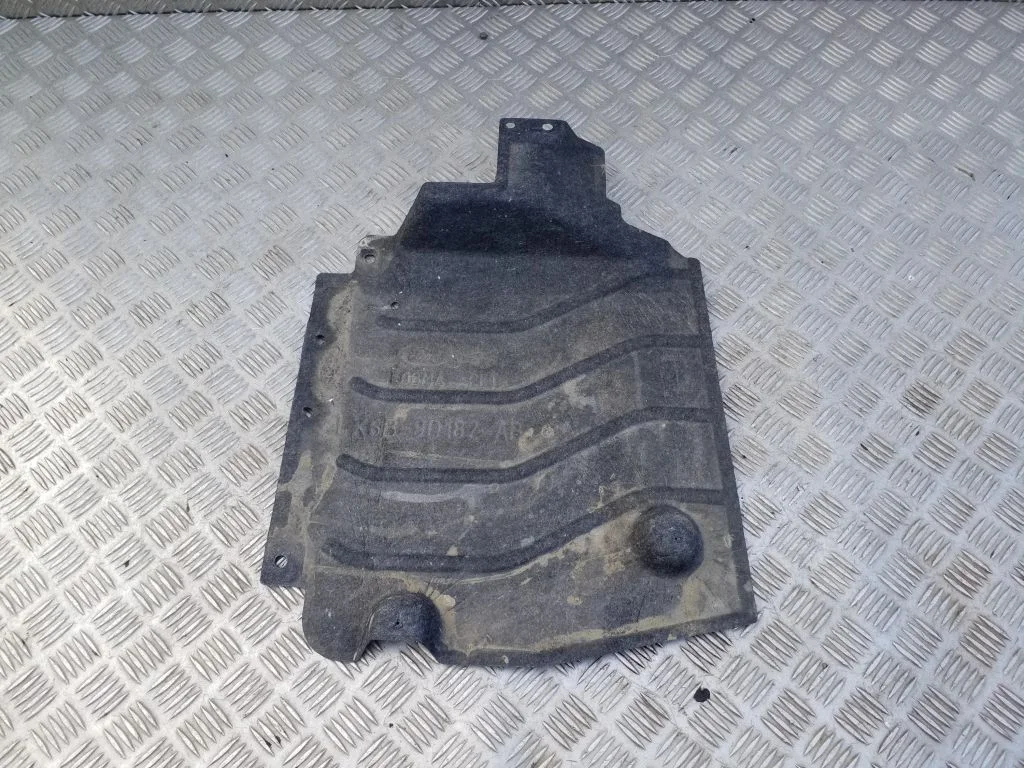 Center/middle under tray cover LX6B9D182AB