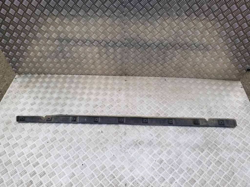 Center/middle under tray cover – Land Rover Evoque II (2019-)