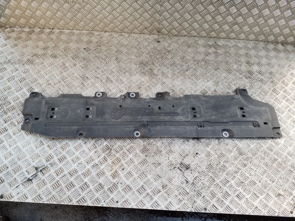 Center/middle under tray cover 32260495