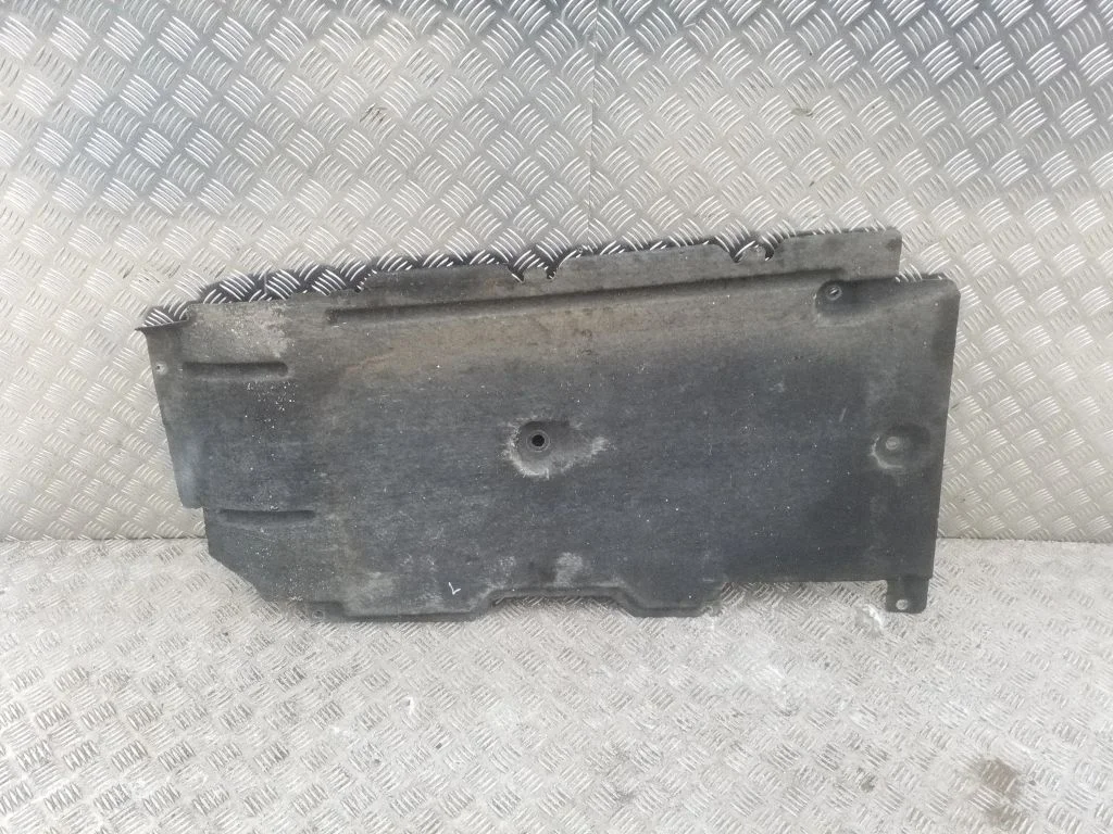 Center/middle under tray cover 31378224