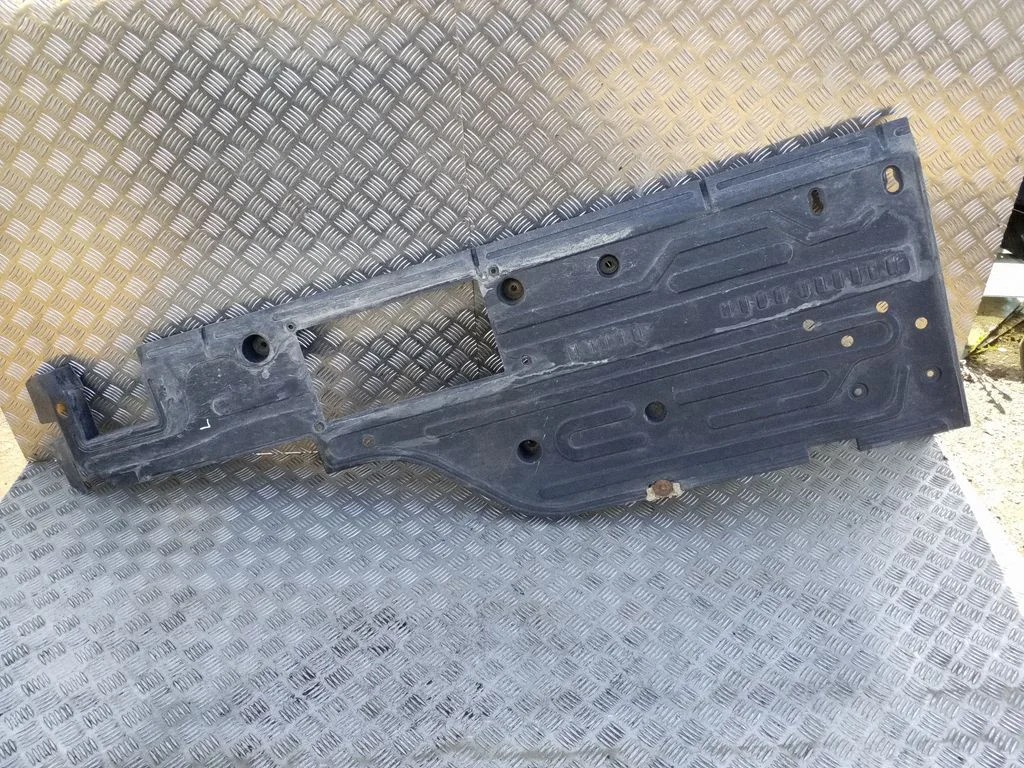 Center/middle under tray cover 4W93112C29AF