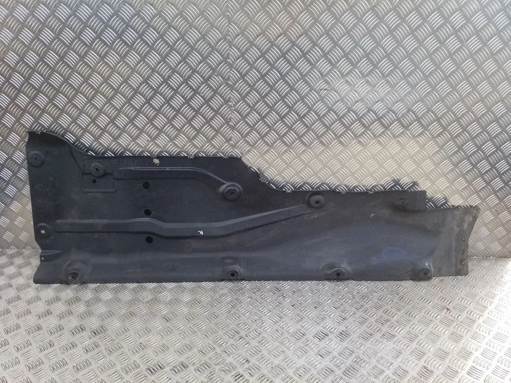 Center/middle under tray cover – Mercedes-Benz ML-Class W164 (2005-2011)