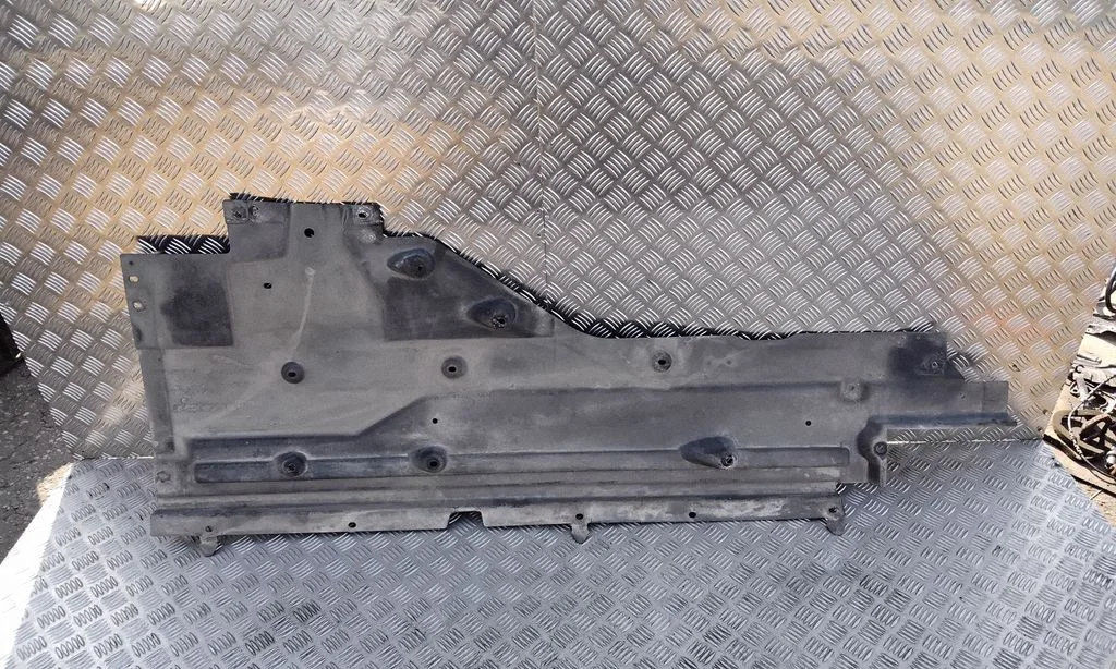Center/middle under tray cover GX731040C20AE