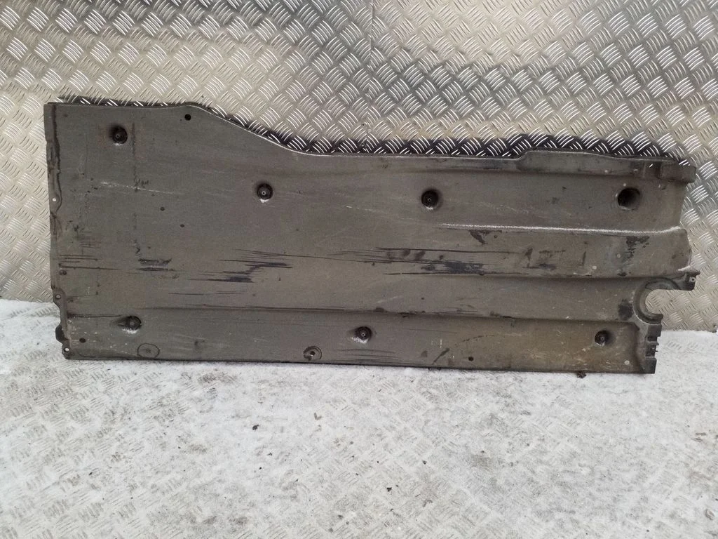 Center/middle under tray cover 3Q0825201F