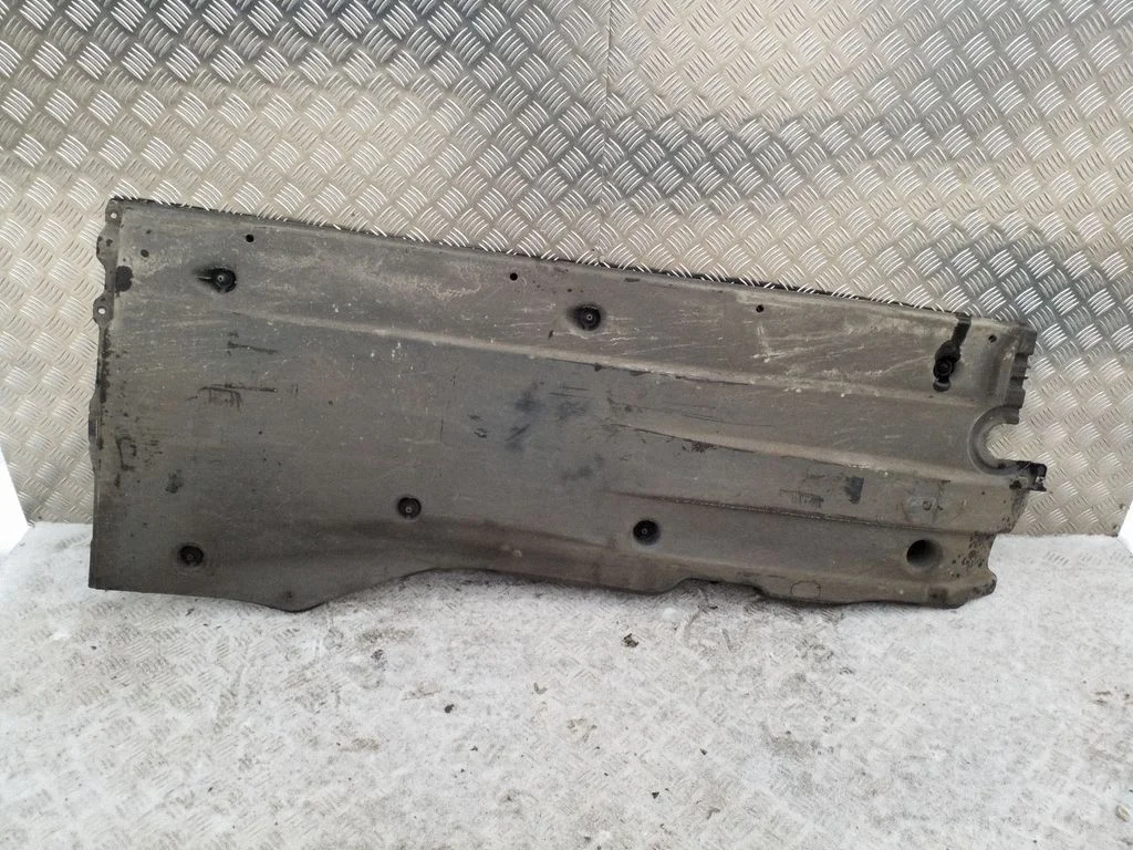 Center/middle under tray cover 3Q0825202F