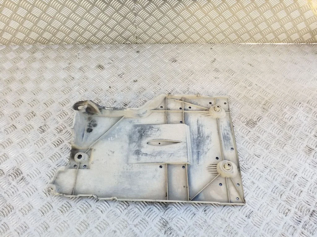 Center/middle under tray cover
