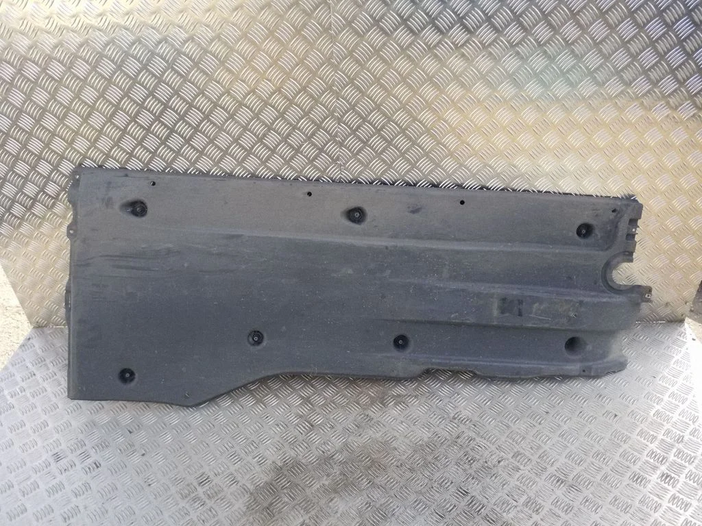 Center/middle under tray cover 3Q0825202F