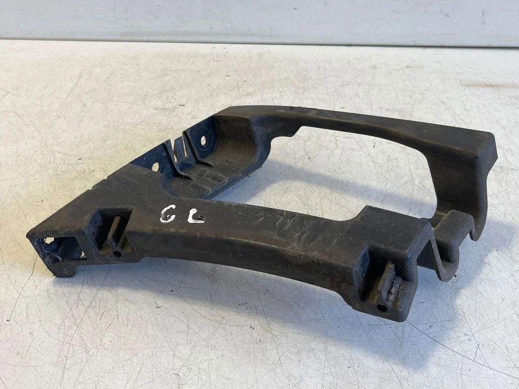 Rear bumper mounting bracket – Opel Vivaro (2019-)