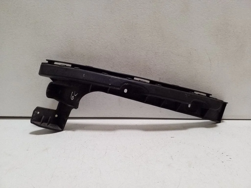 Rear bumper mounting bracket 8J0807483A