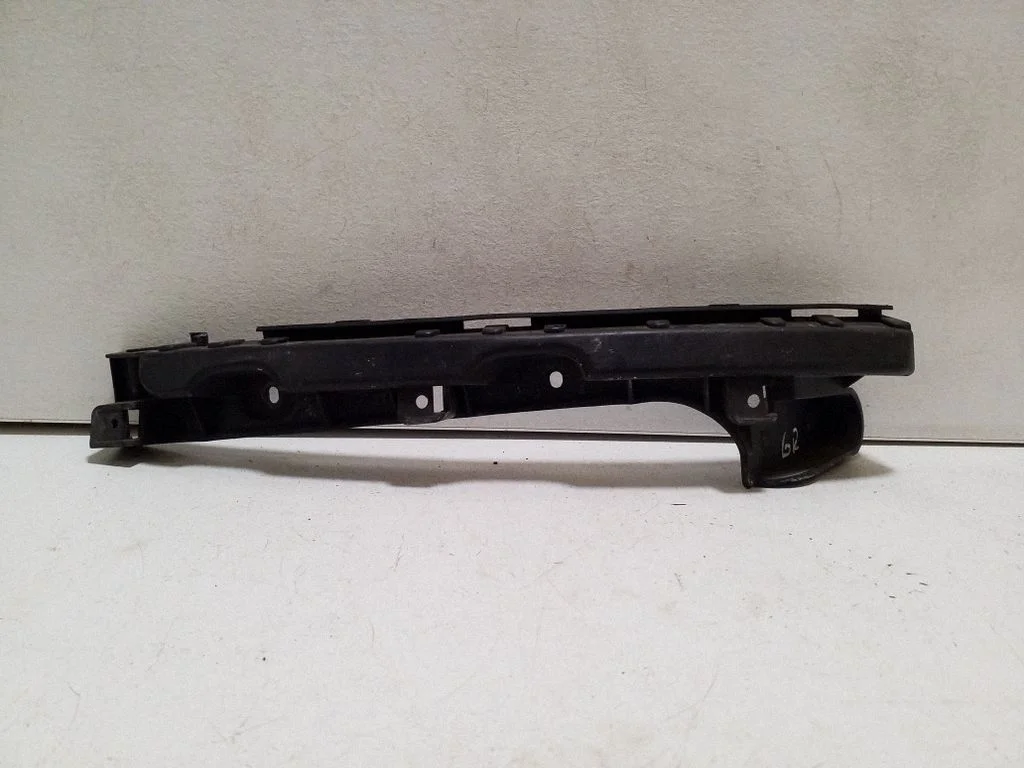 Rear bumper mounting bracket 8J0807484A