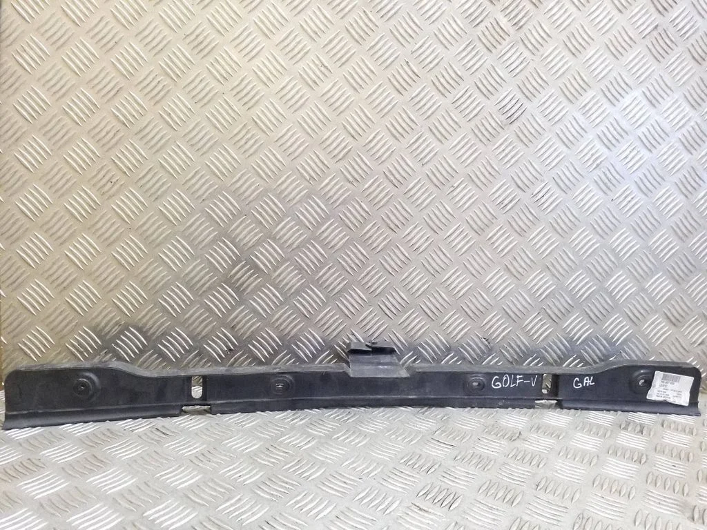 Aizmugurējā bufera turētājs – Volkswagen Golf Plus (2005-2013)