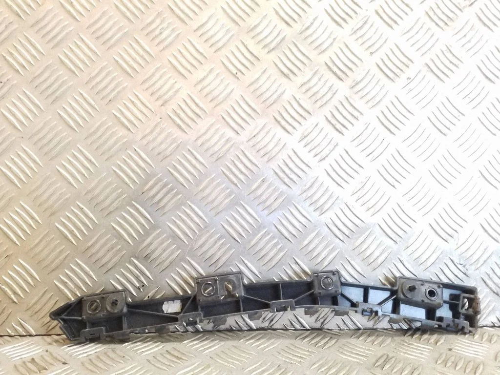 Rear bumper mounting bracket EM2B17E850N