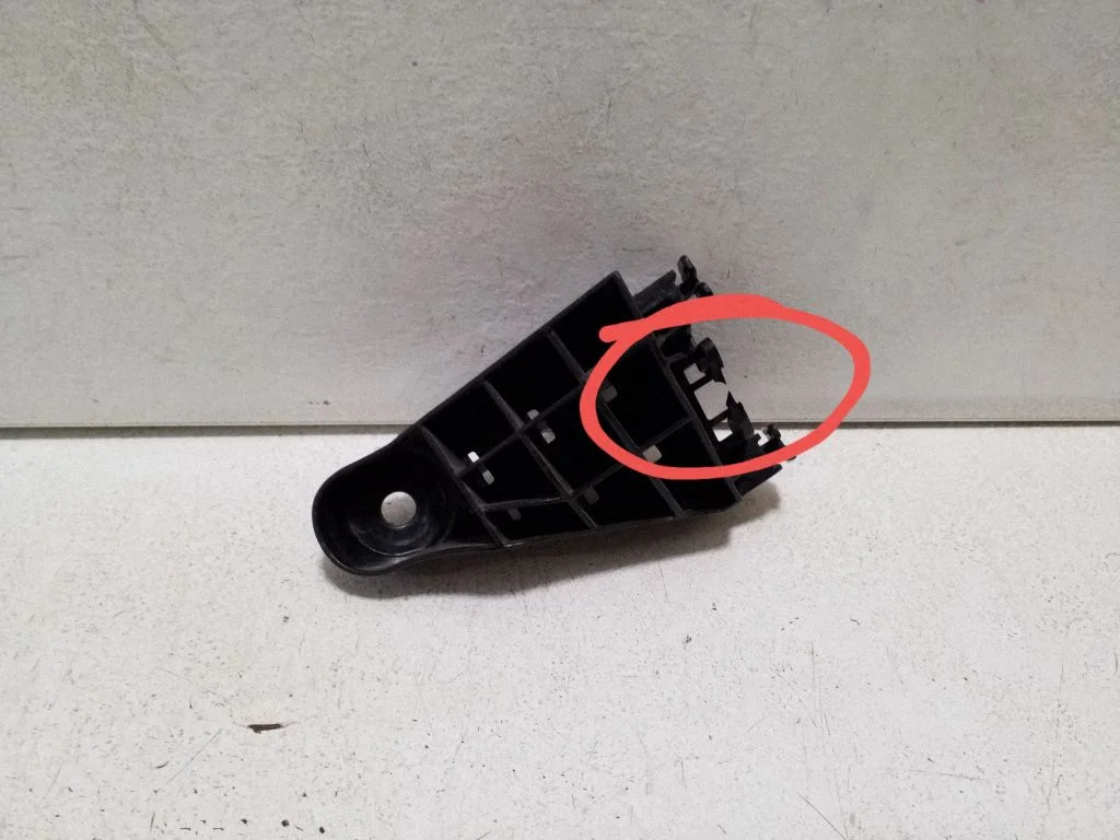 Rear bumper mounting bracket 52562F4030