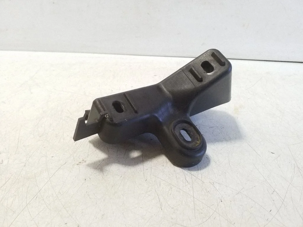 Tagumise kaitseraua kinnitusklamber – Audi A6 Allroad C6 (2006-2011)