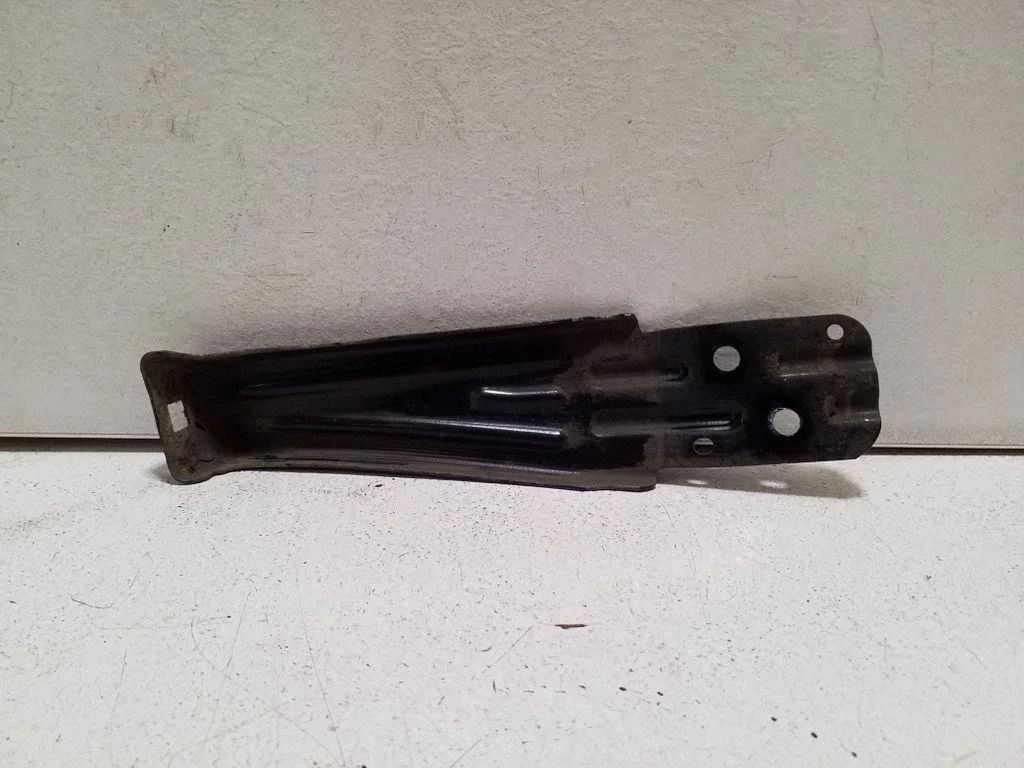 Rear bumper mounting bracket 3G0809236A