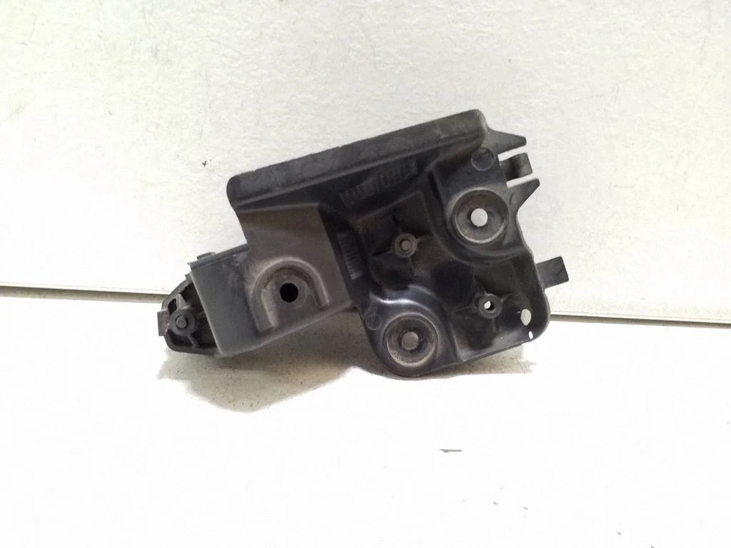 Rear bumper mounting bracket – Audi A6 Allroad C6 (2006-2011)