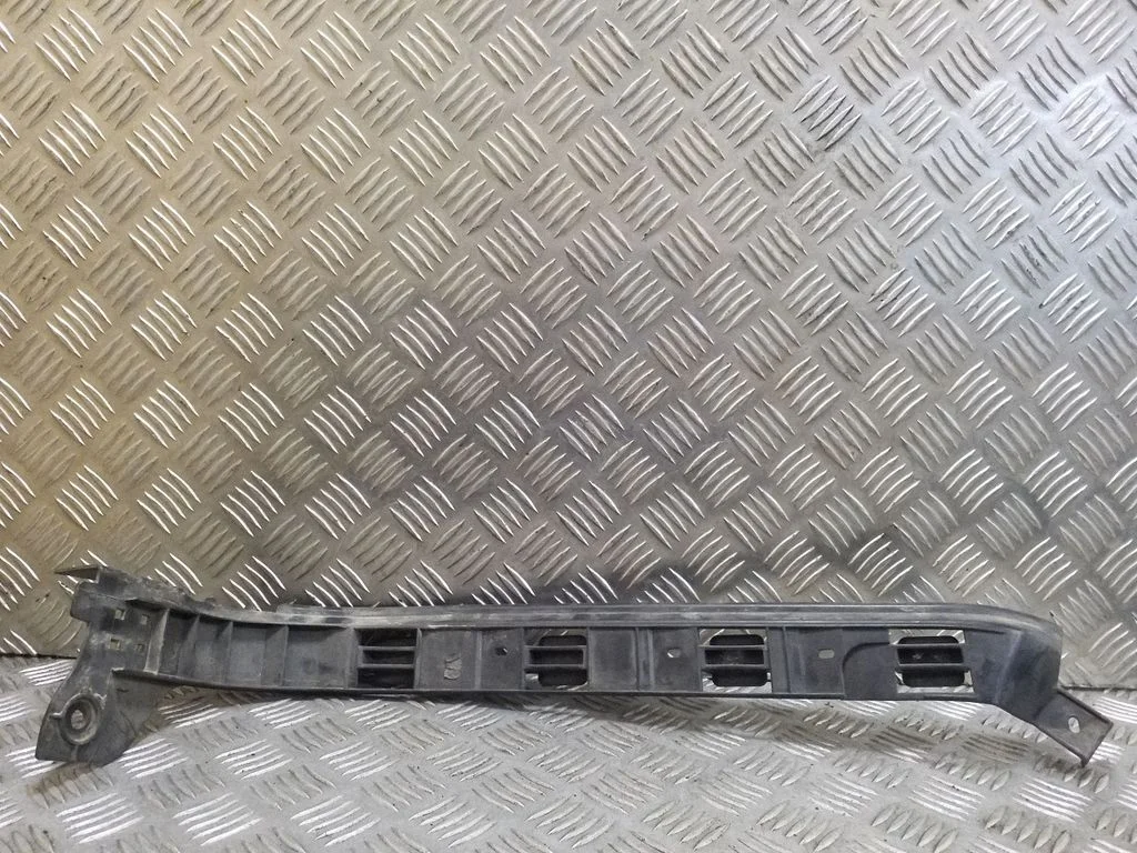 Rear bumper mounting bracket – Volkswagen Golf IV (1998-2005)