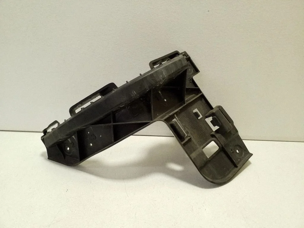 Rear bumper mounting bracket 13300742