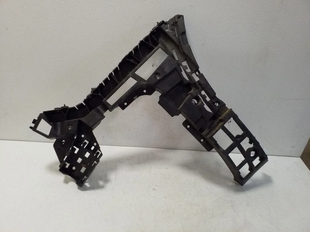 Rear bumper mounting bracket 31407731